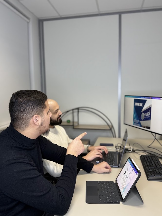 L'équipe Yuki Solutions dans ses bureaux